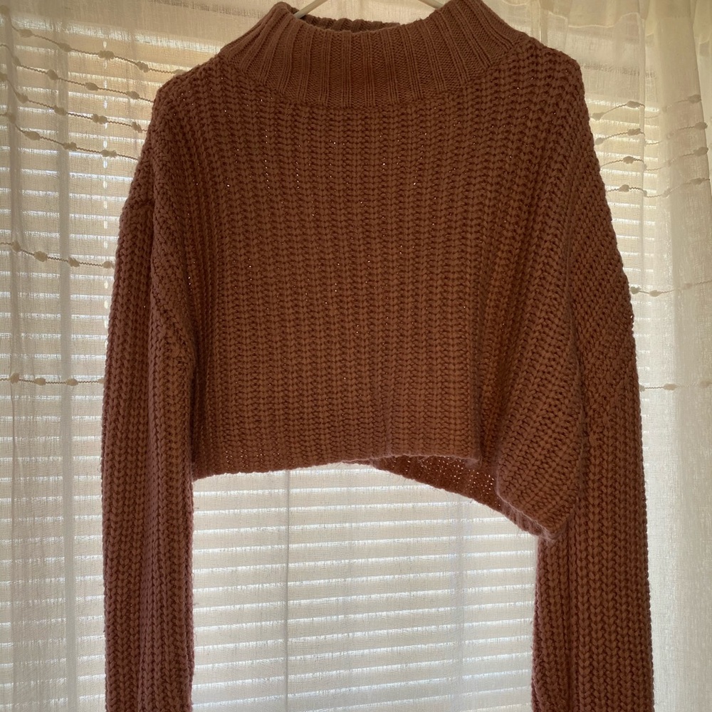 Crop Top Muave Sweater Size M.